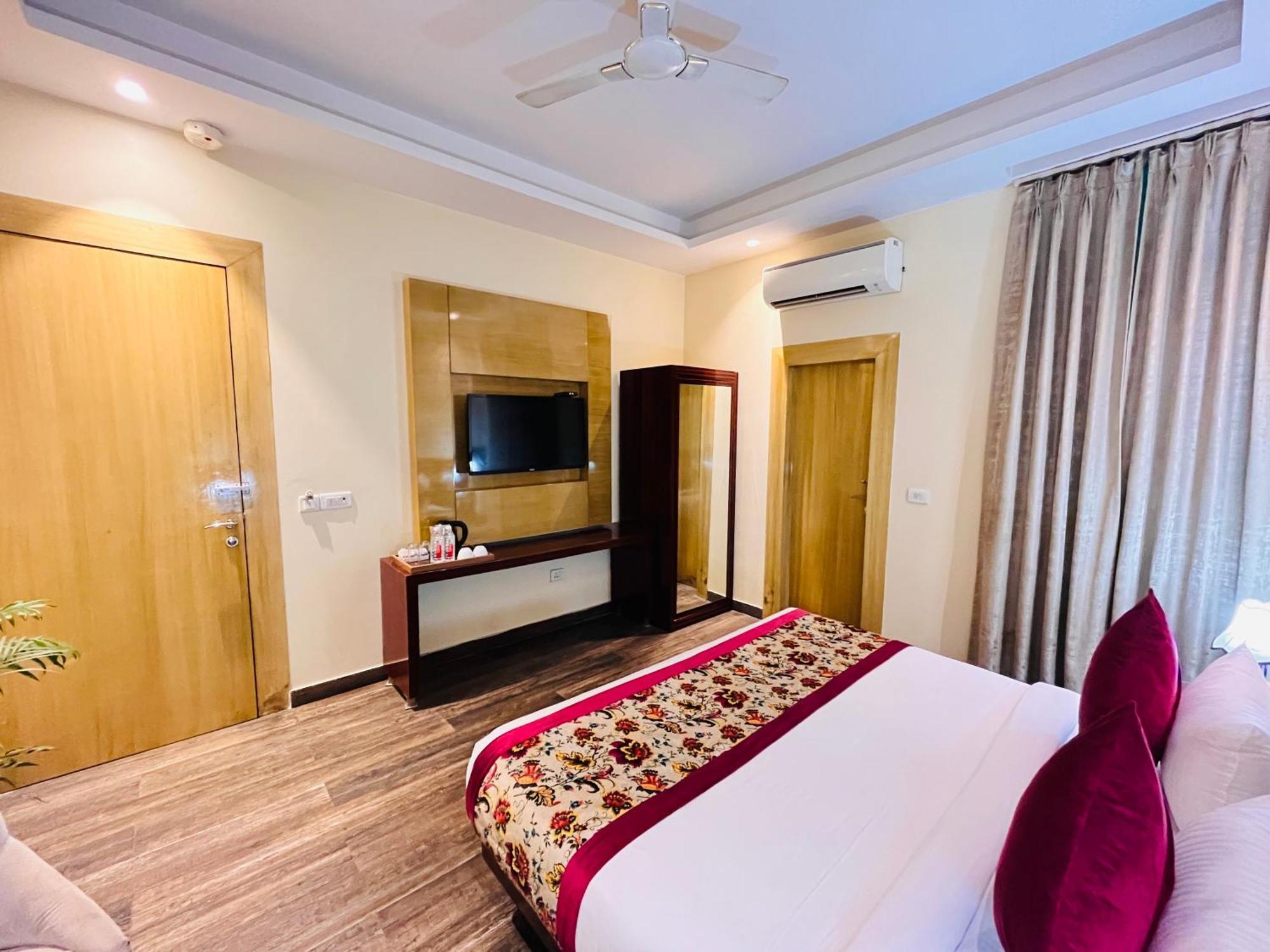 Hotel Banz Near Indira Gandhi Airport Delhi Neu-Delhi Exterior foto